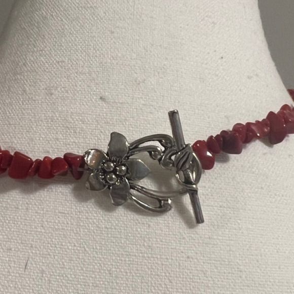 Red Rose Coral Bead Lucite Round Pendant Toggle Clasp 22 Inch Necklace - Picture 5 of 7